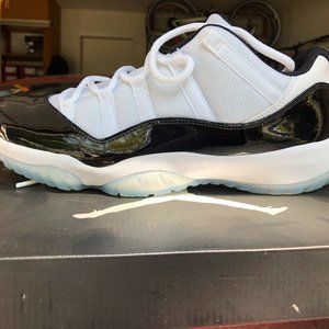 AIR JORDAN 11 RETROW LOW
